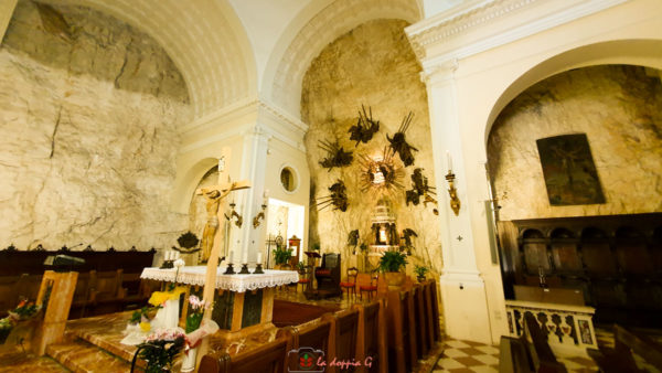 interni del santuario di madonna della corona verona