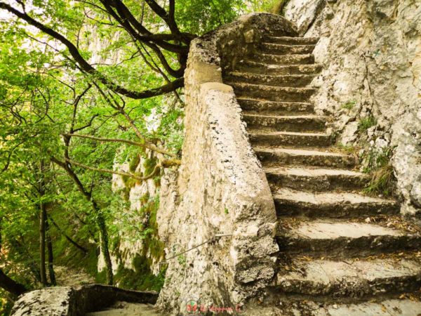 salita al santuario di madonna della corona verona