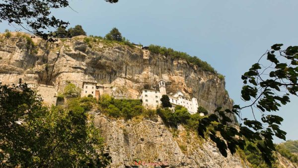 paese di spiazzi sopra madonna della corona