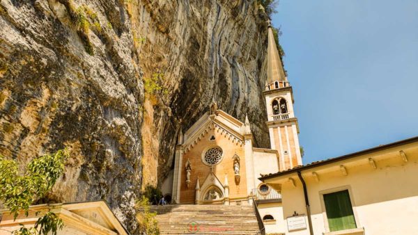 santuario di madonna della corona trekking veneto verona