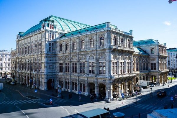 opera di vienna su ringstrasse