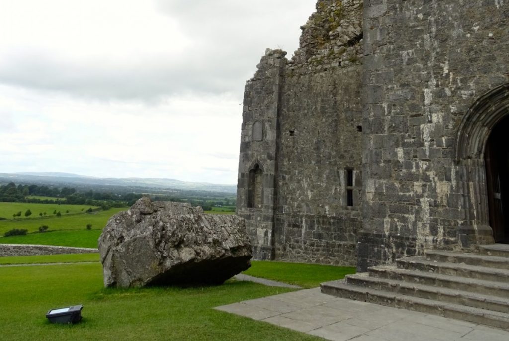 rock of cashel visita alla fortezza dei re irlandesi