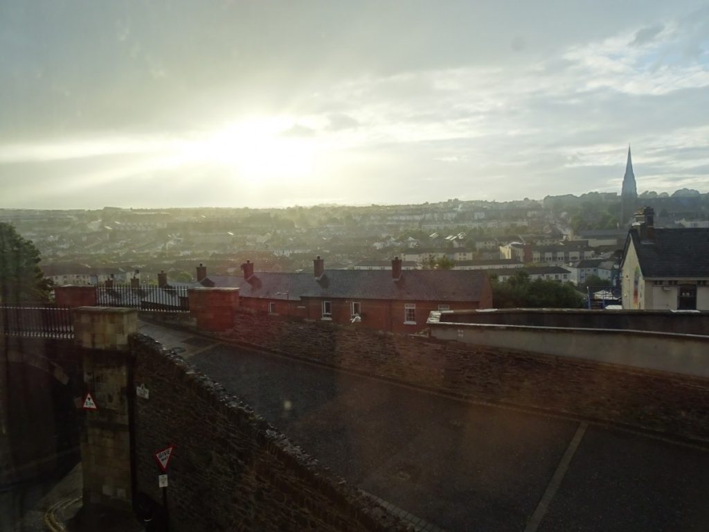 London Derry vista dalle mura della cinta muraria