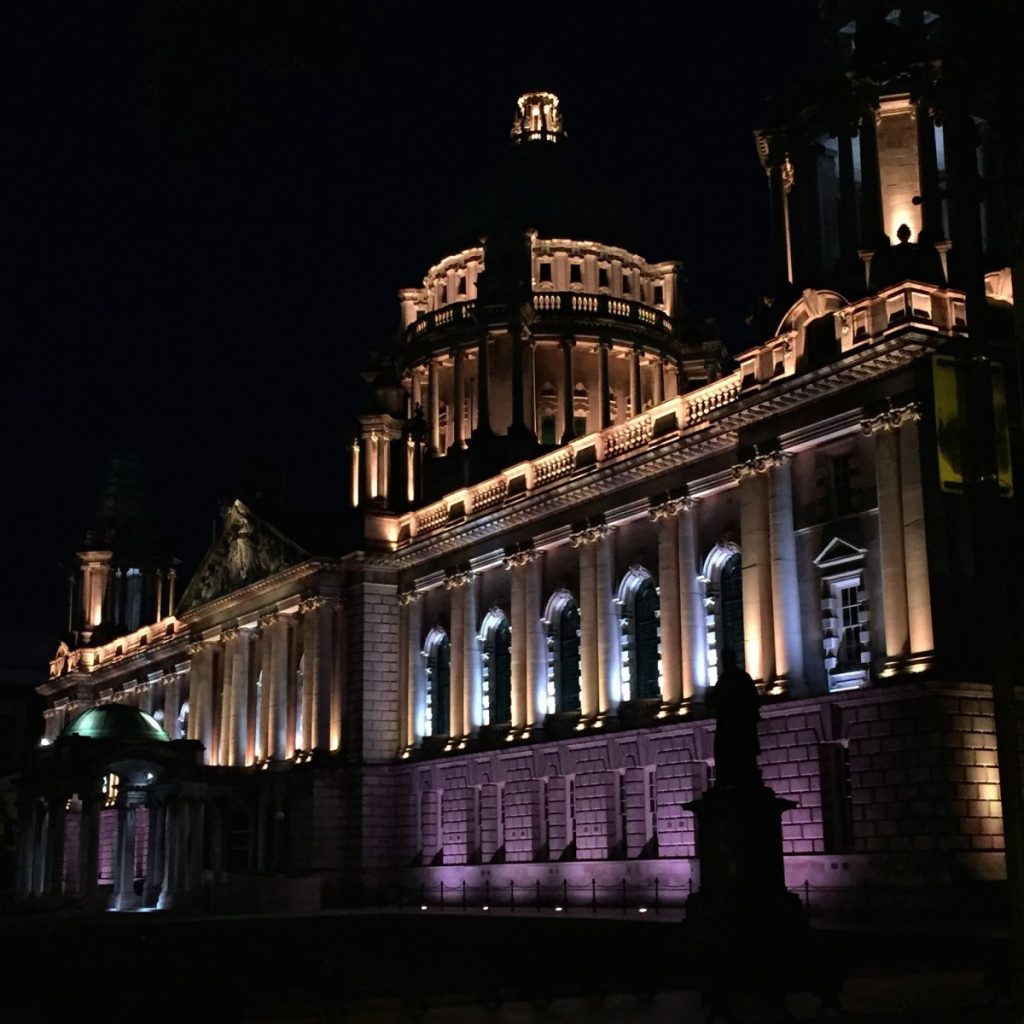 Belfast city hall di notte