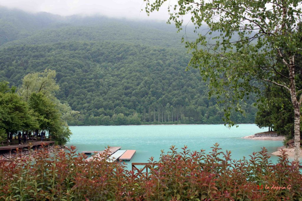 passeggiate sul lago di barcis