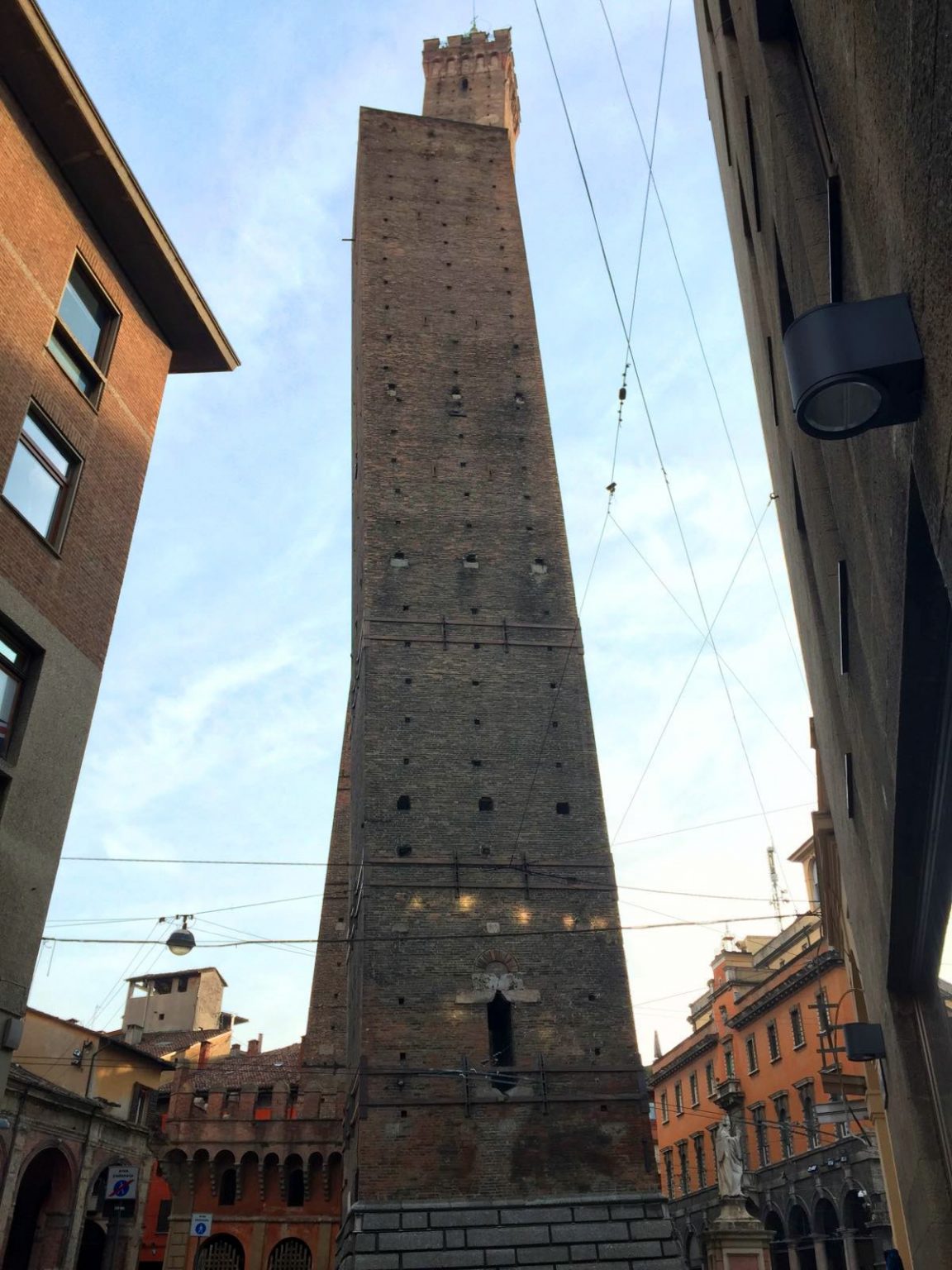 Perchè La Torre Degli Asinelli è Storta