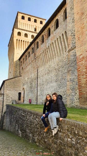 mura del castello di torrechiara a parma