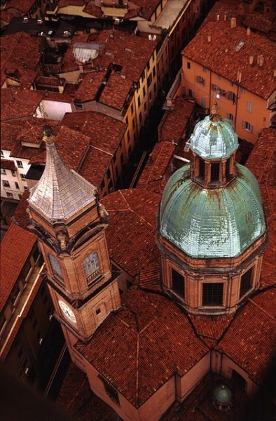 Bologna la rossa, il colore rosso mattone utilizzato in città