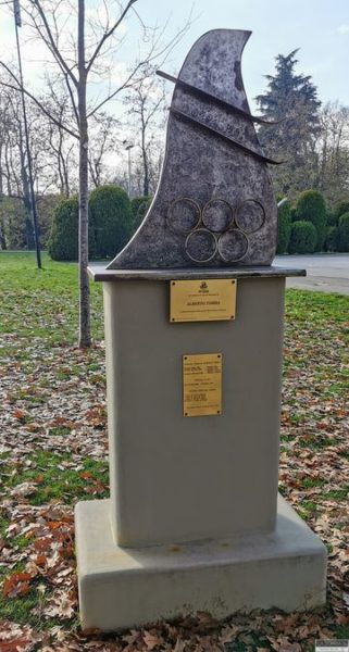 monumento dedicato alle vittorie di Alberto Tomba a san lazzaro di savena bologna