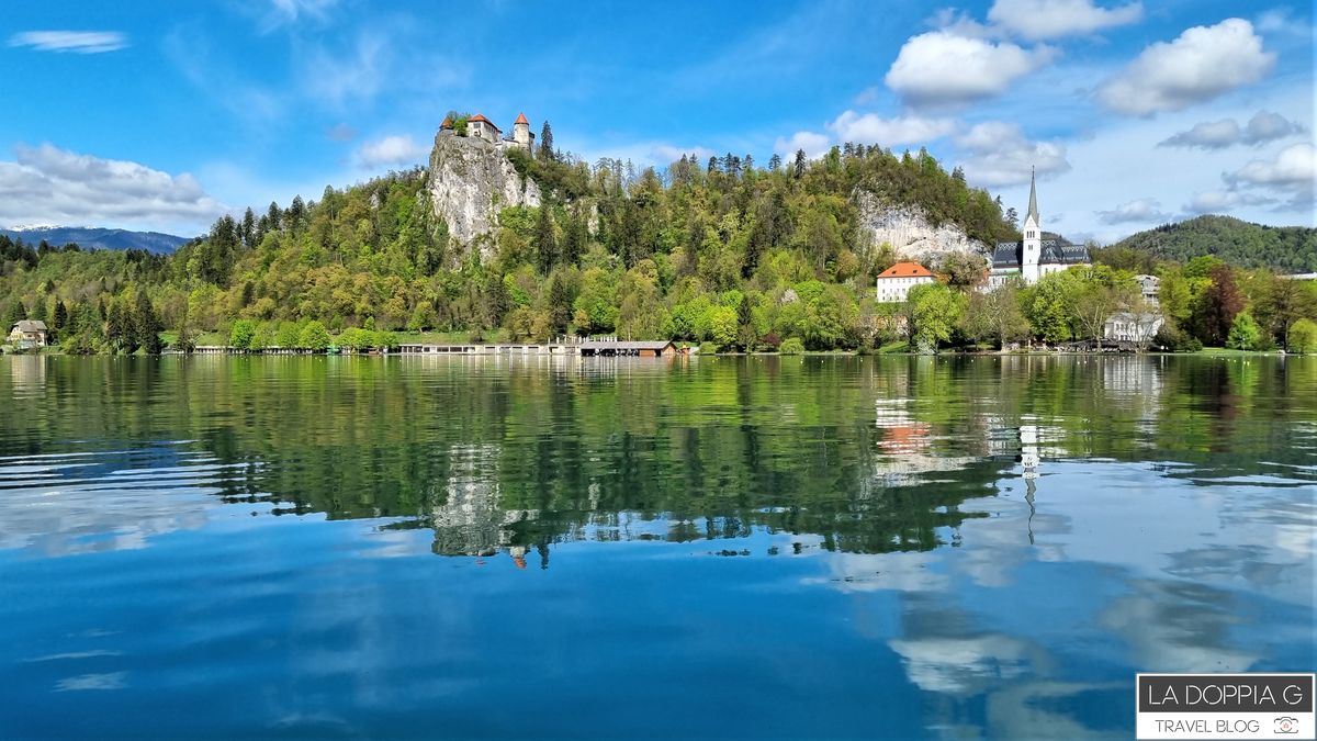 castello di Bled visto dal lago in Slovenia