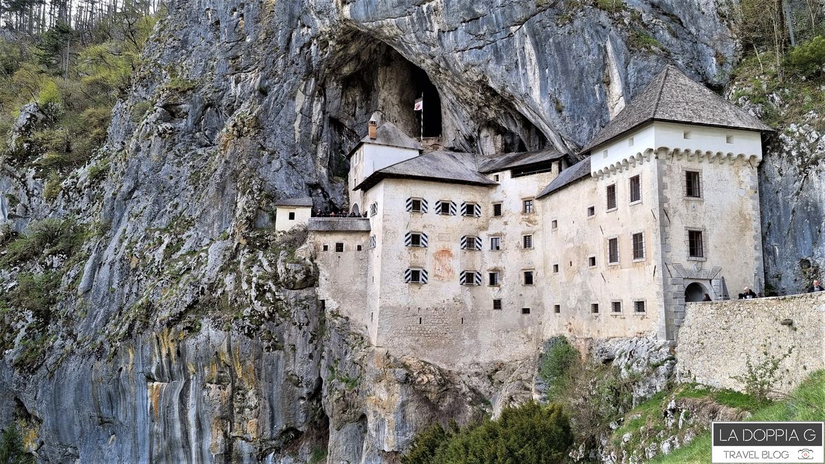 castel lueghi o castello di predjama in slovenia come visitarlo