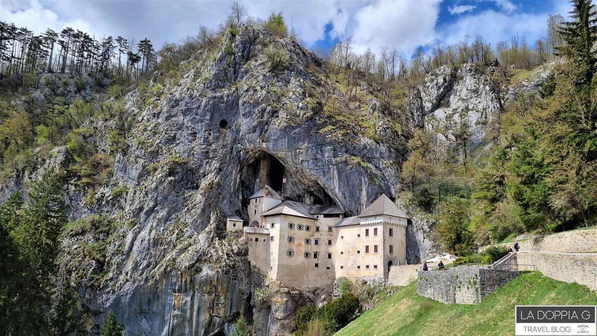 castel lueghi o castello di predjama in slovenia da visitare in un weekend