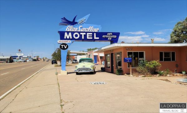 tucumcari e lo storico motel blue swallow in new mexico